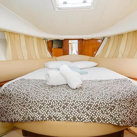 Botel Yate 32 Pies Jeanneau Sitges
