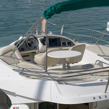 Úszó hotel Yate 32 Pies Jeanneau