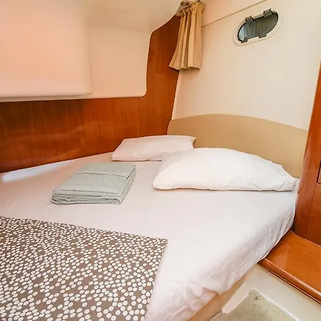 Yate 32 Pies Jeanneau * Sitges